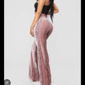 Fashion Nova M Pink Black SnakeSkin ‘Velvet’ Feel Wide Leg Pants Zip Up